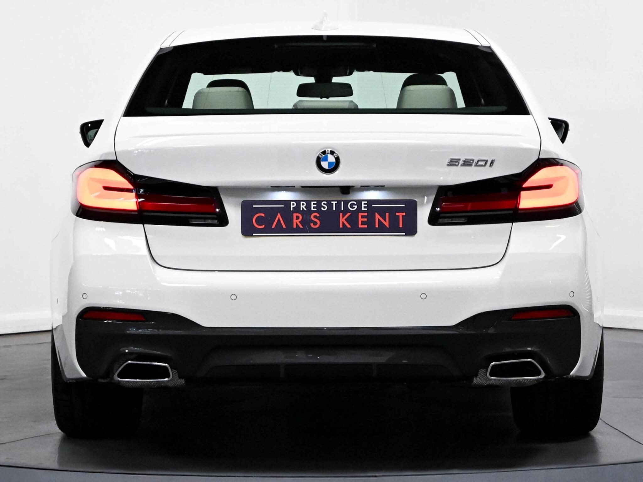 BMW 5 Series view 16