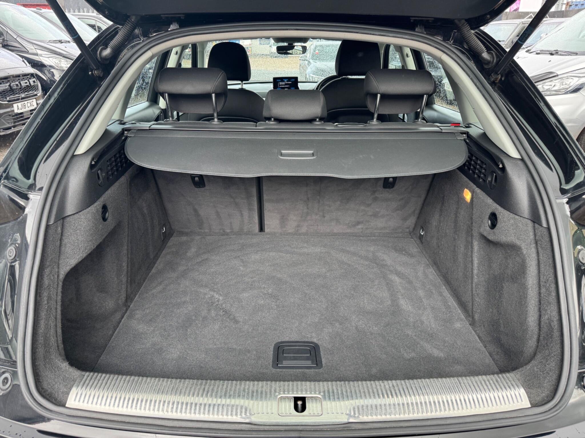 Audi Q3 view 53