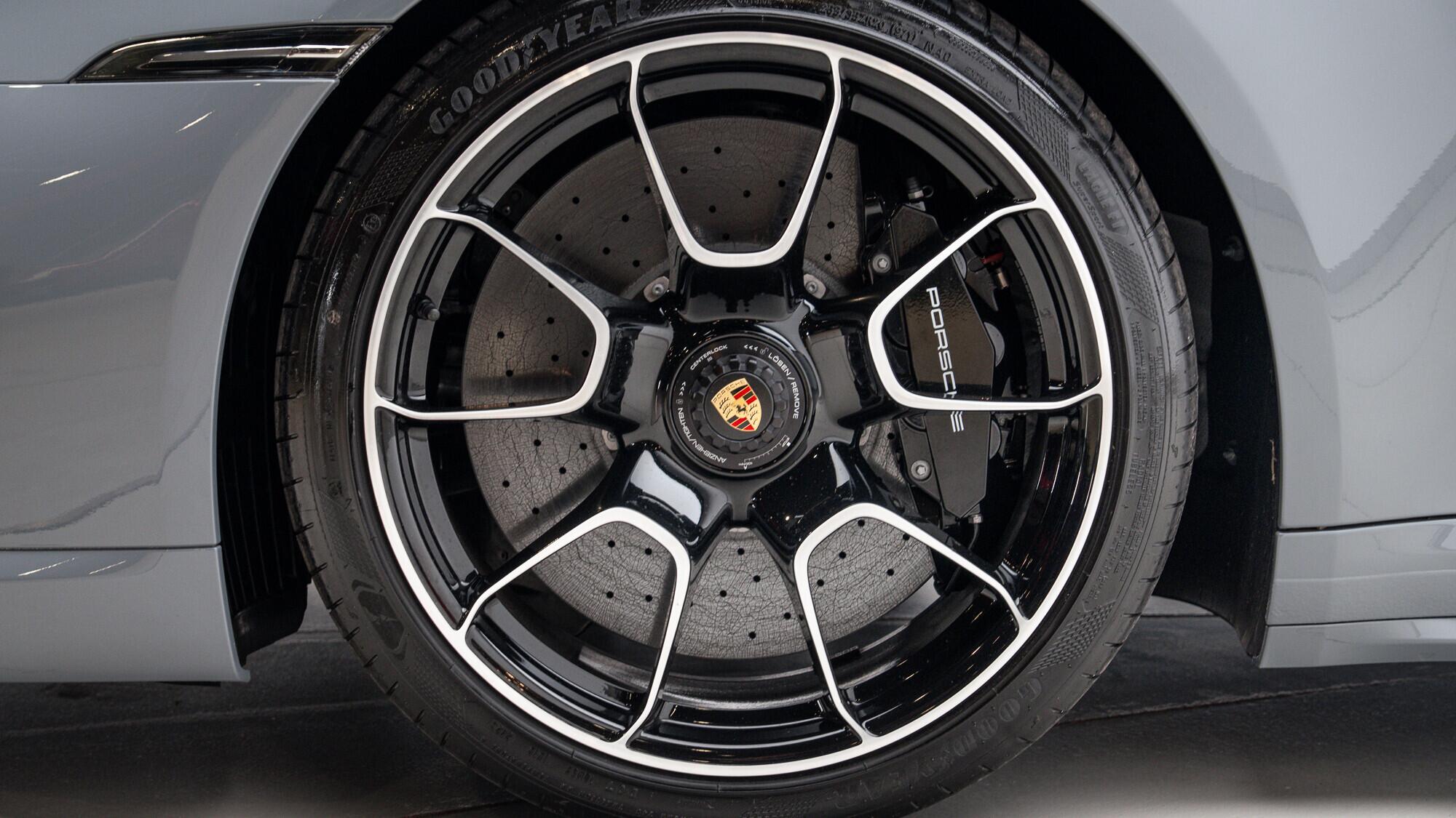 Porsche 911 view 50