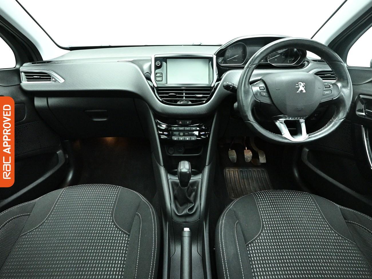 Peugeot 208 view 2