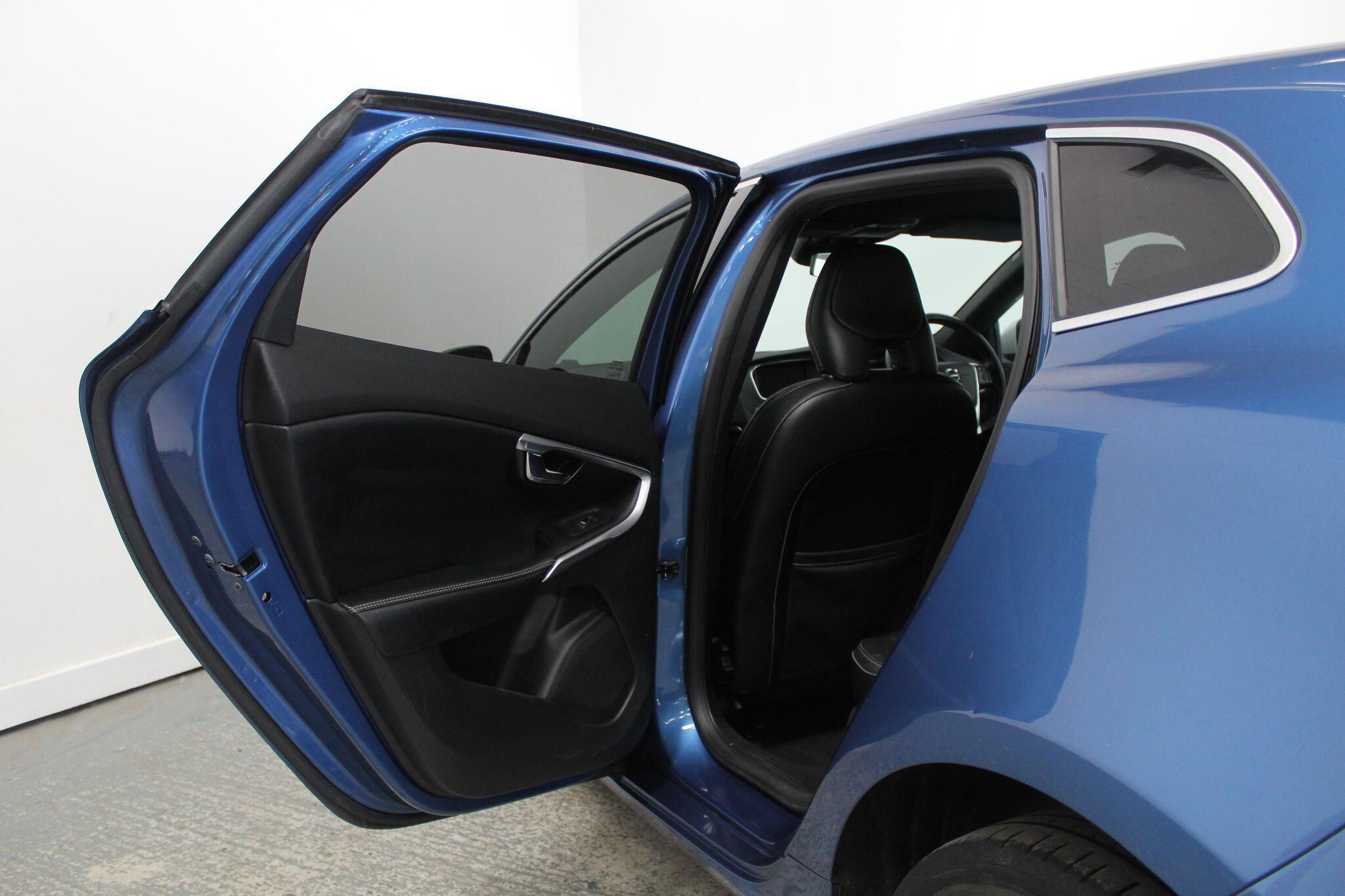 Volvo V40 view 26