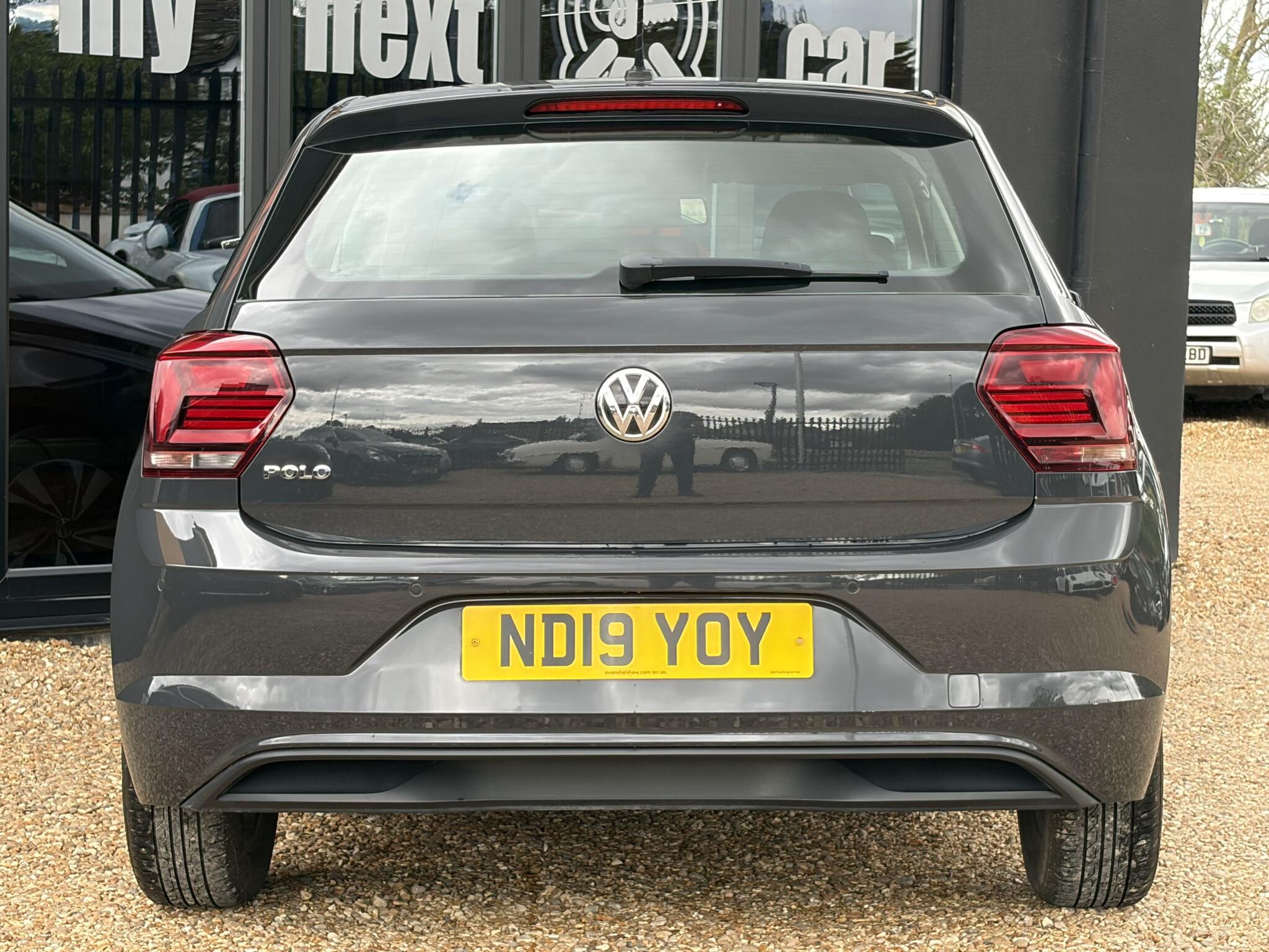 Volkswagen Polo view 8