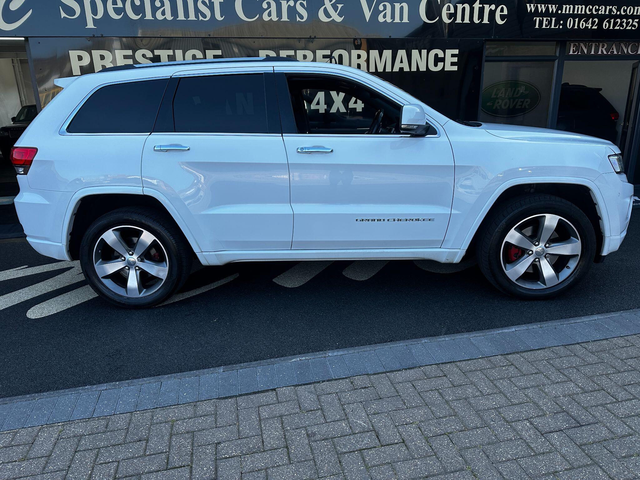 Jeep Grand Cherokee view 4
