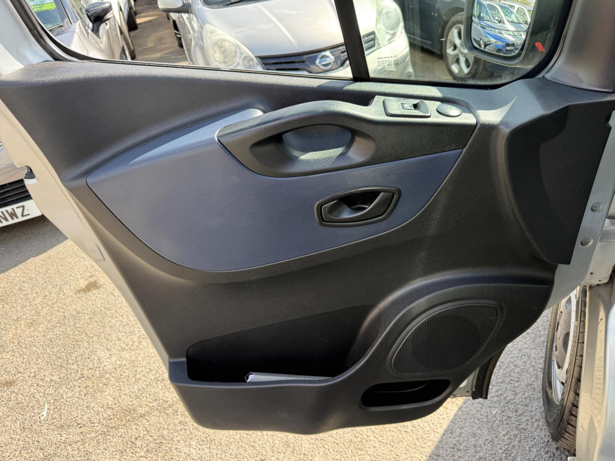 Vauxhall Vivaro - Image 57