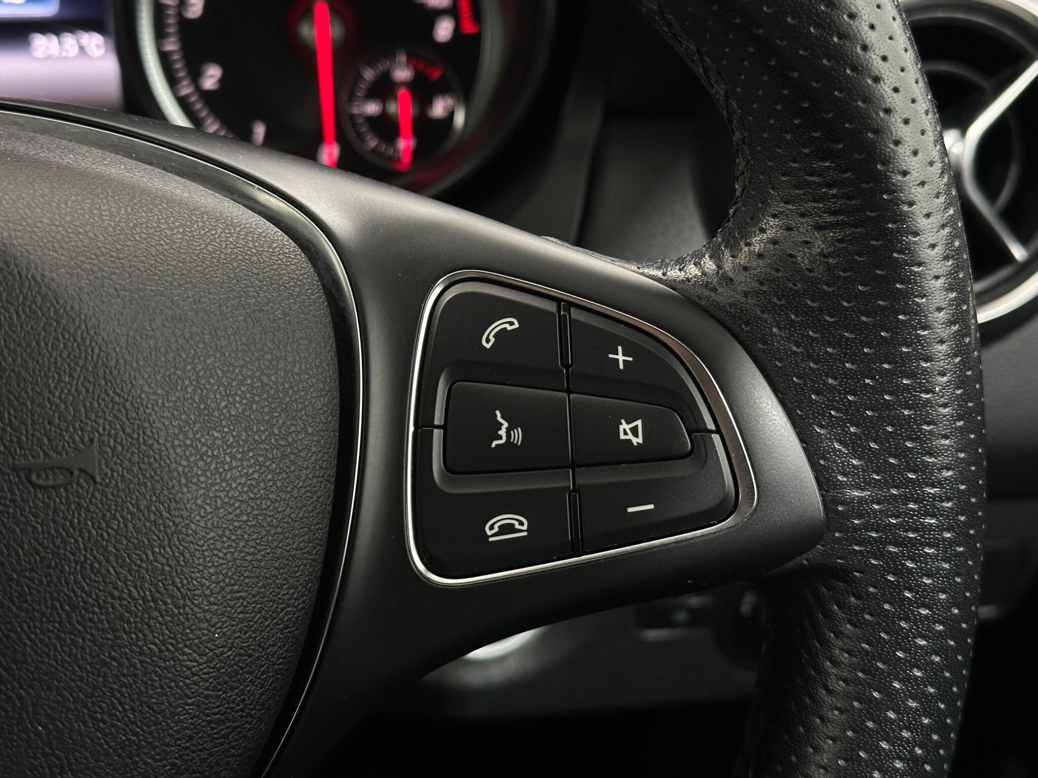 Mercedes-Benz Gla view 16