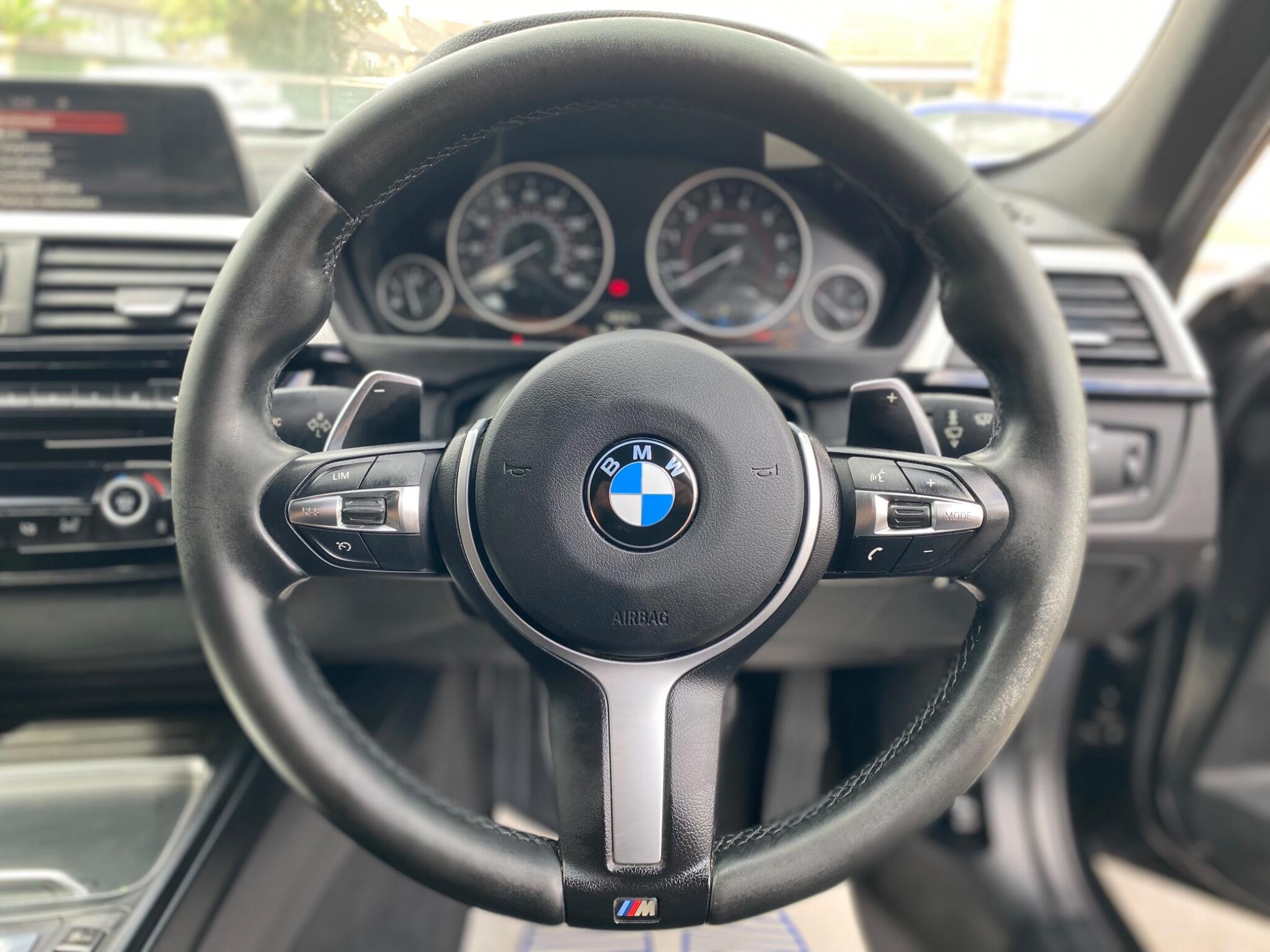BMW 3 Series view 24
