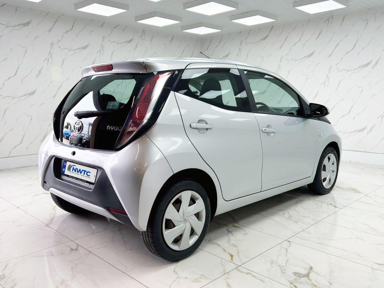 Toyota Aygo view 12