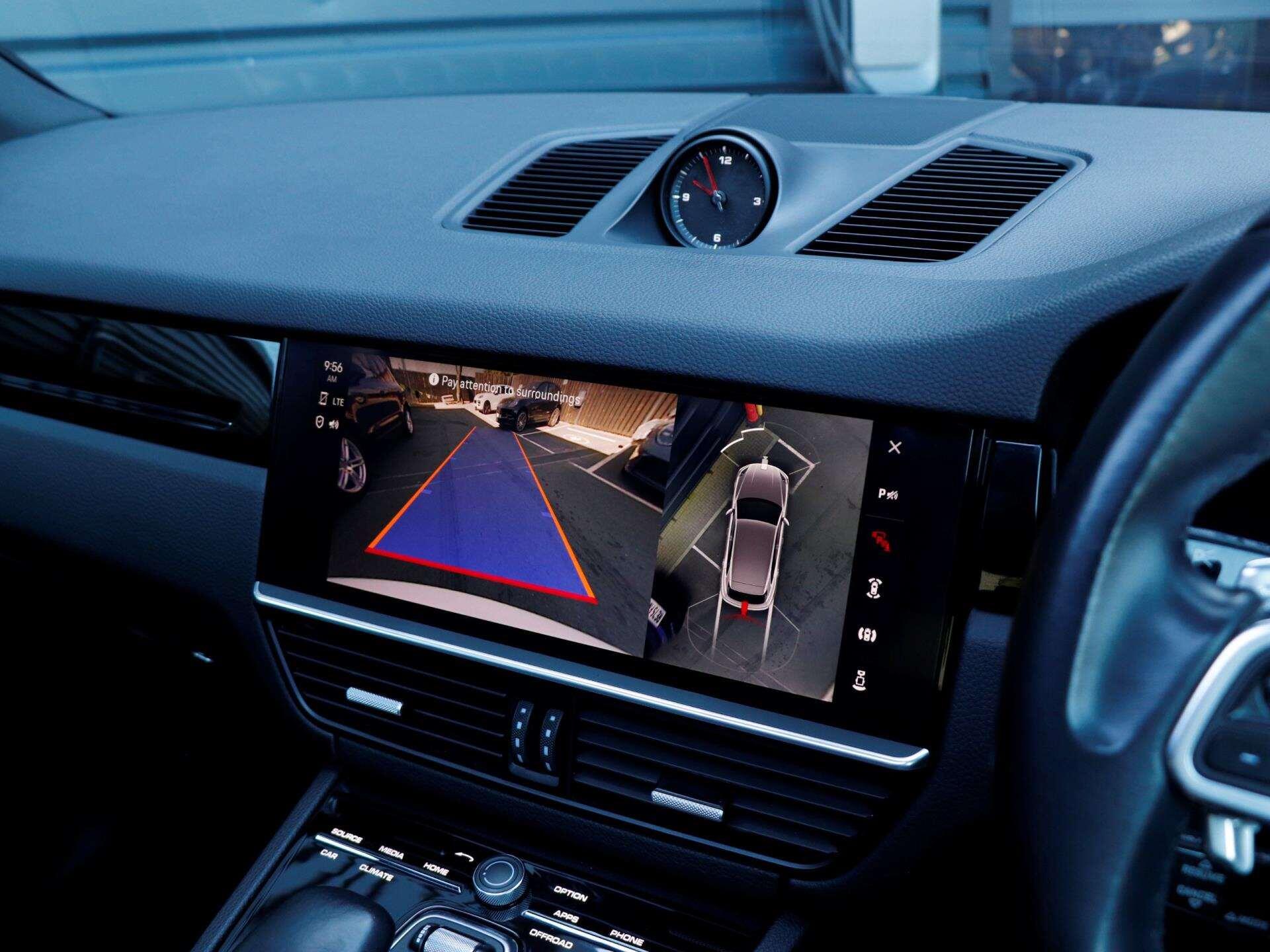 Porsche Cayenne view 15