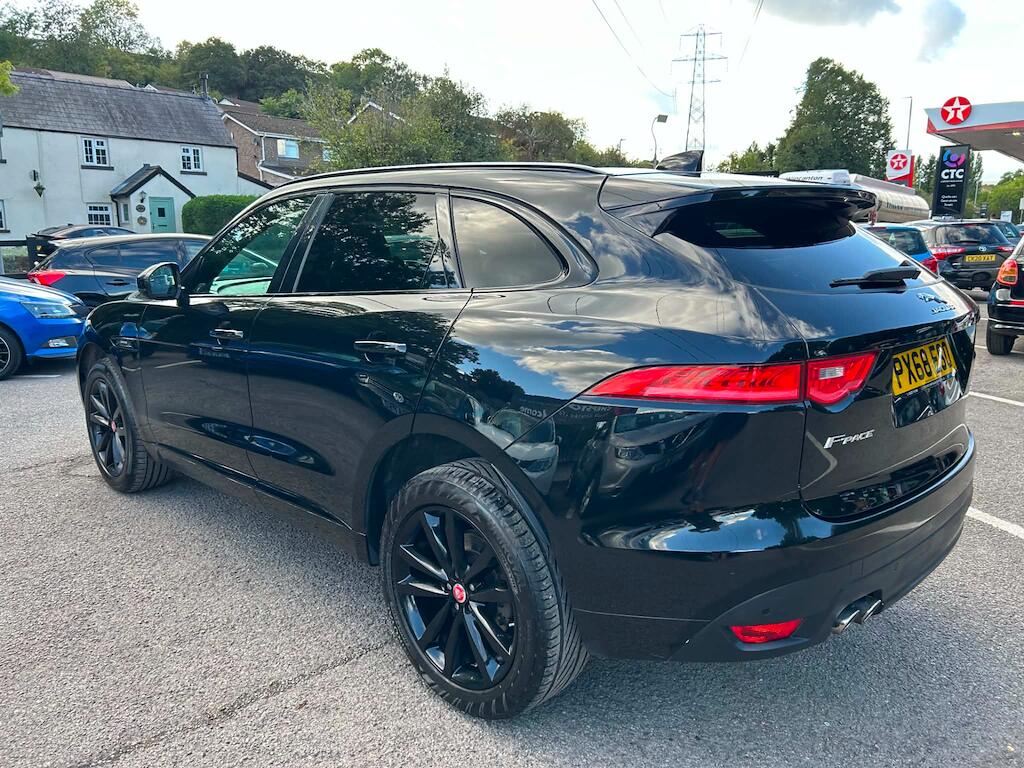 Jaguar F-Pace view 7