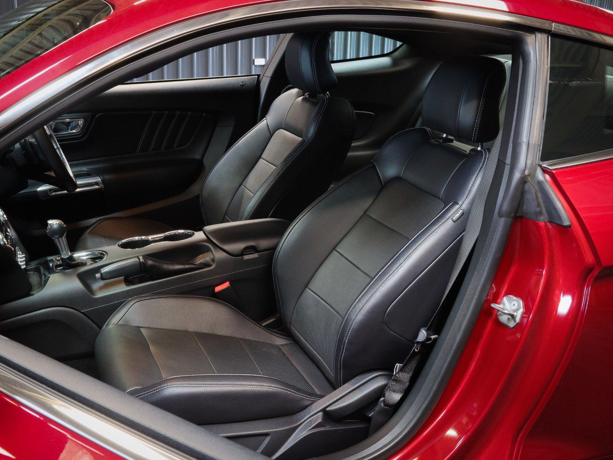 Ford Mustang view 10