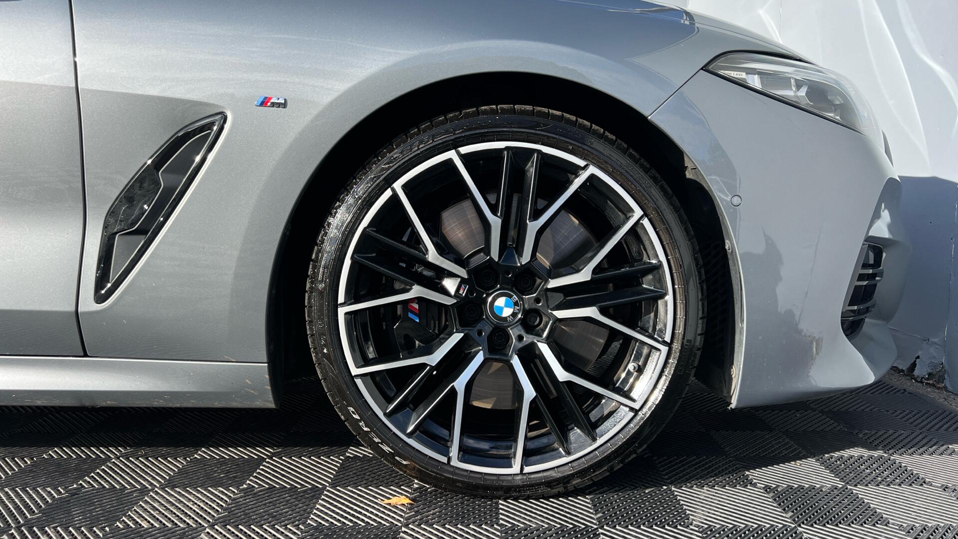 BMW 8 Series view 14