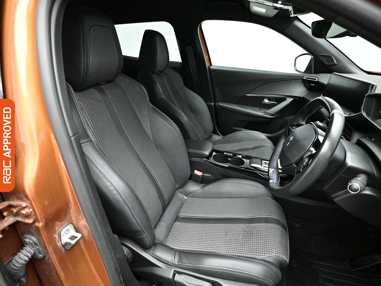 Peugeot e-2008 view 13