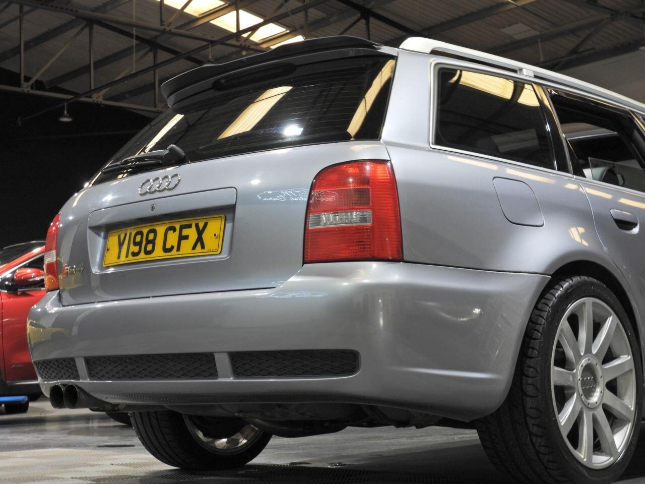 Audi RS4 view 44
