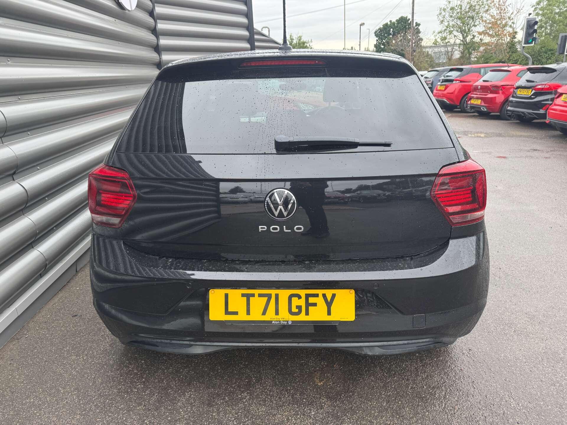 Volkswagen Polo view 4