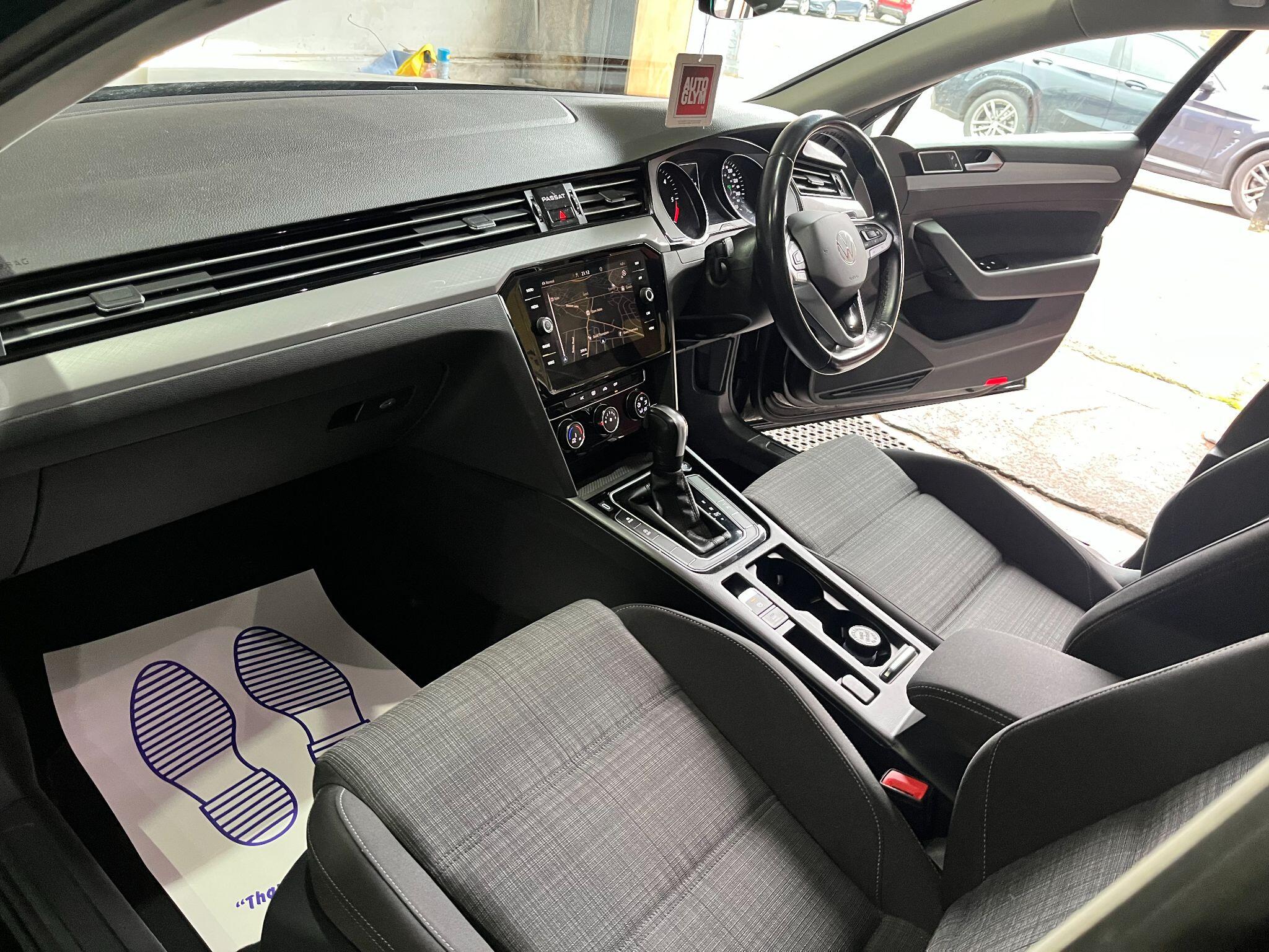 Volkswagen Passat view 33