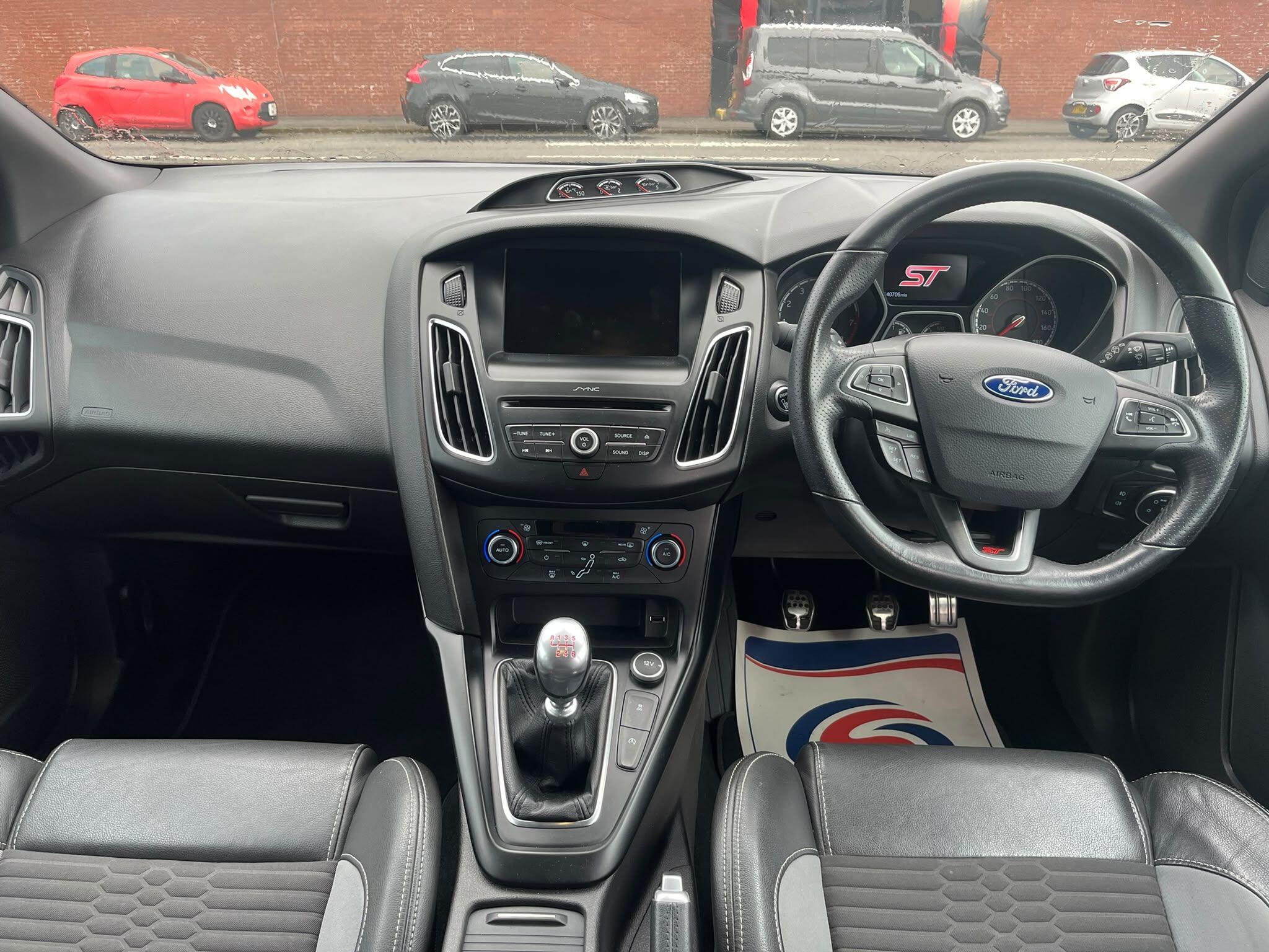 Ford Focus view 15