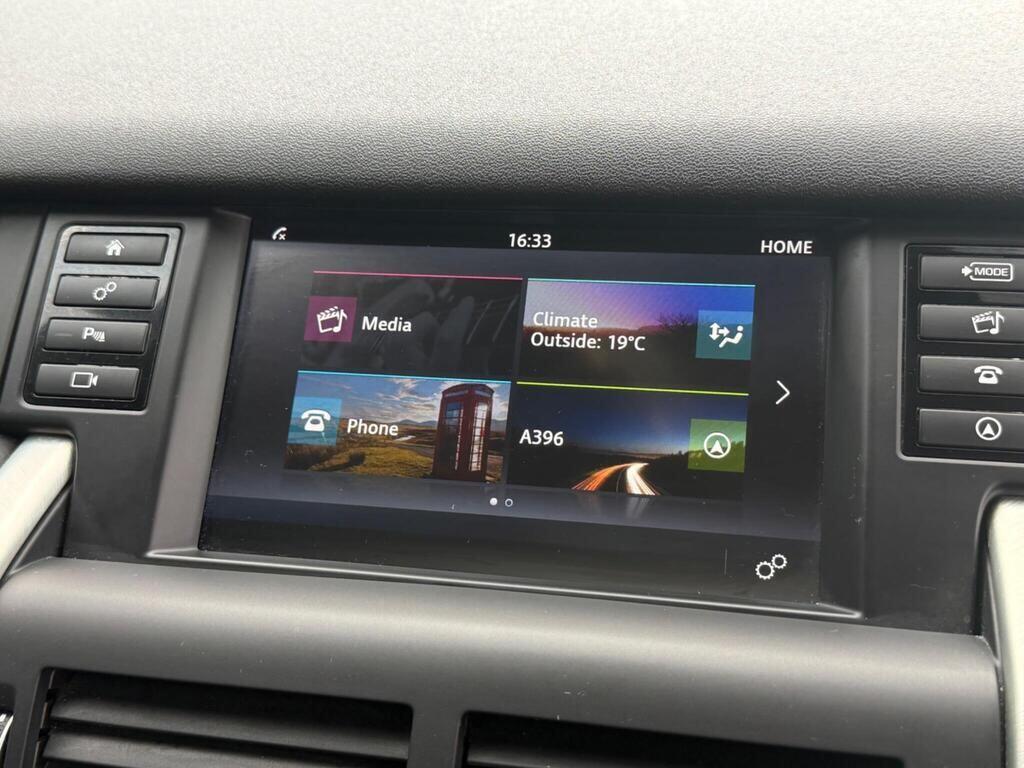 Land Rover Discovery Sport view 34