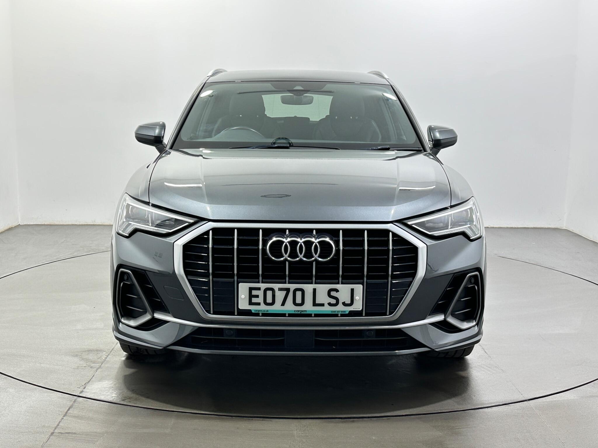 Audi Q3 view 3