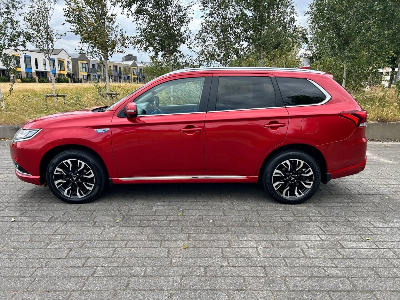 Mitsubishi Outlander view 13