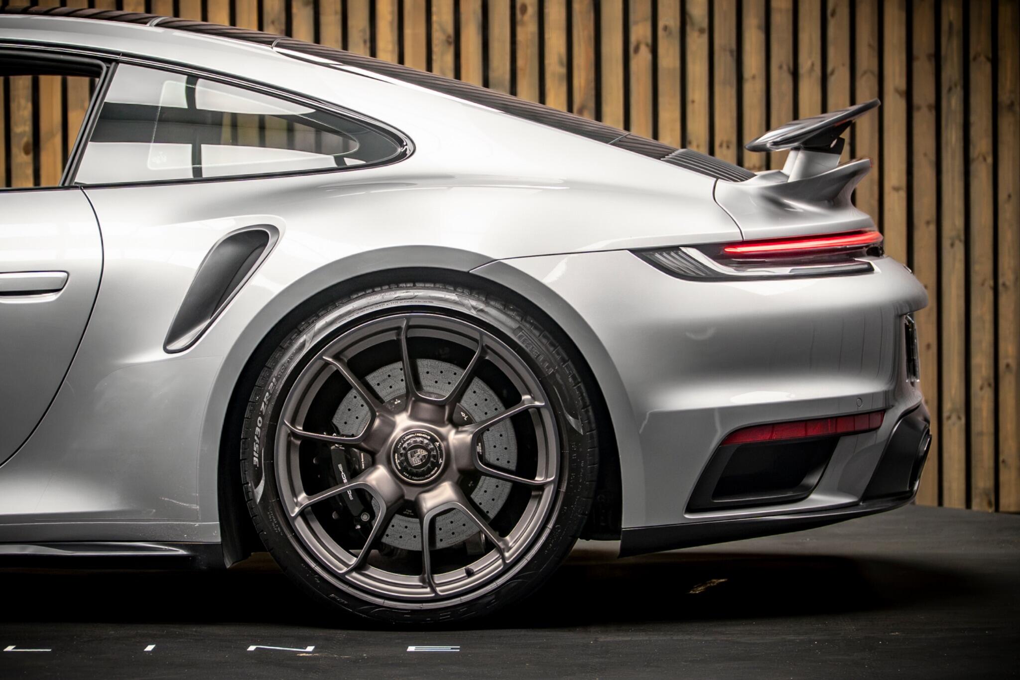 Porsche 911 view 18