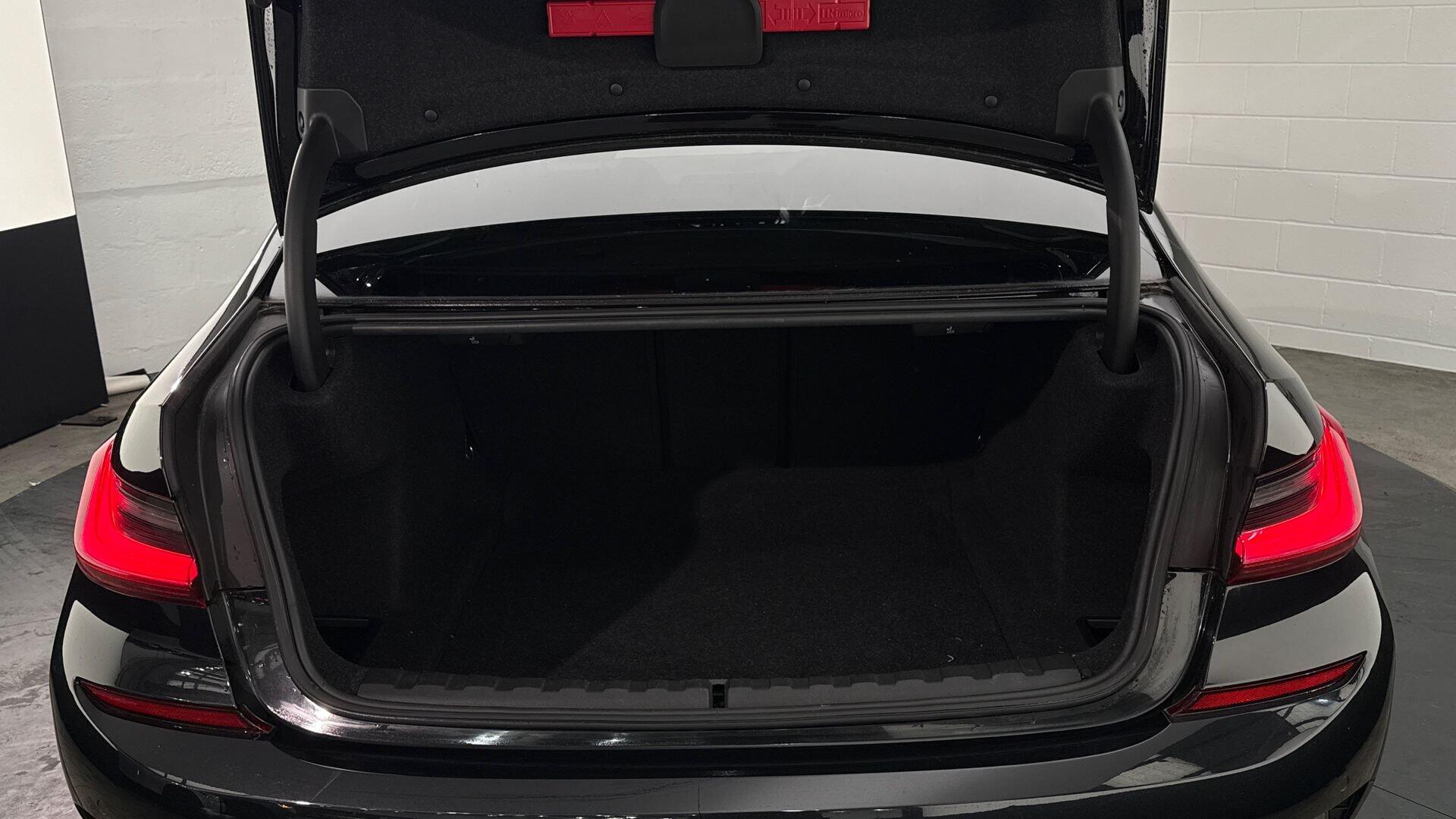 BMW 3 Series view 13
