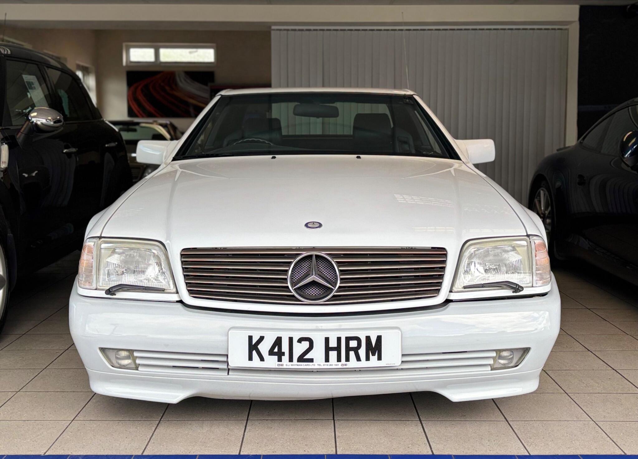 Mercedes-Benz 300 view 26