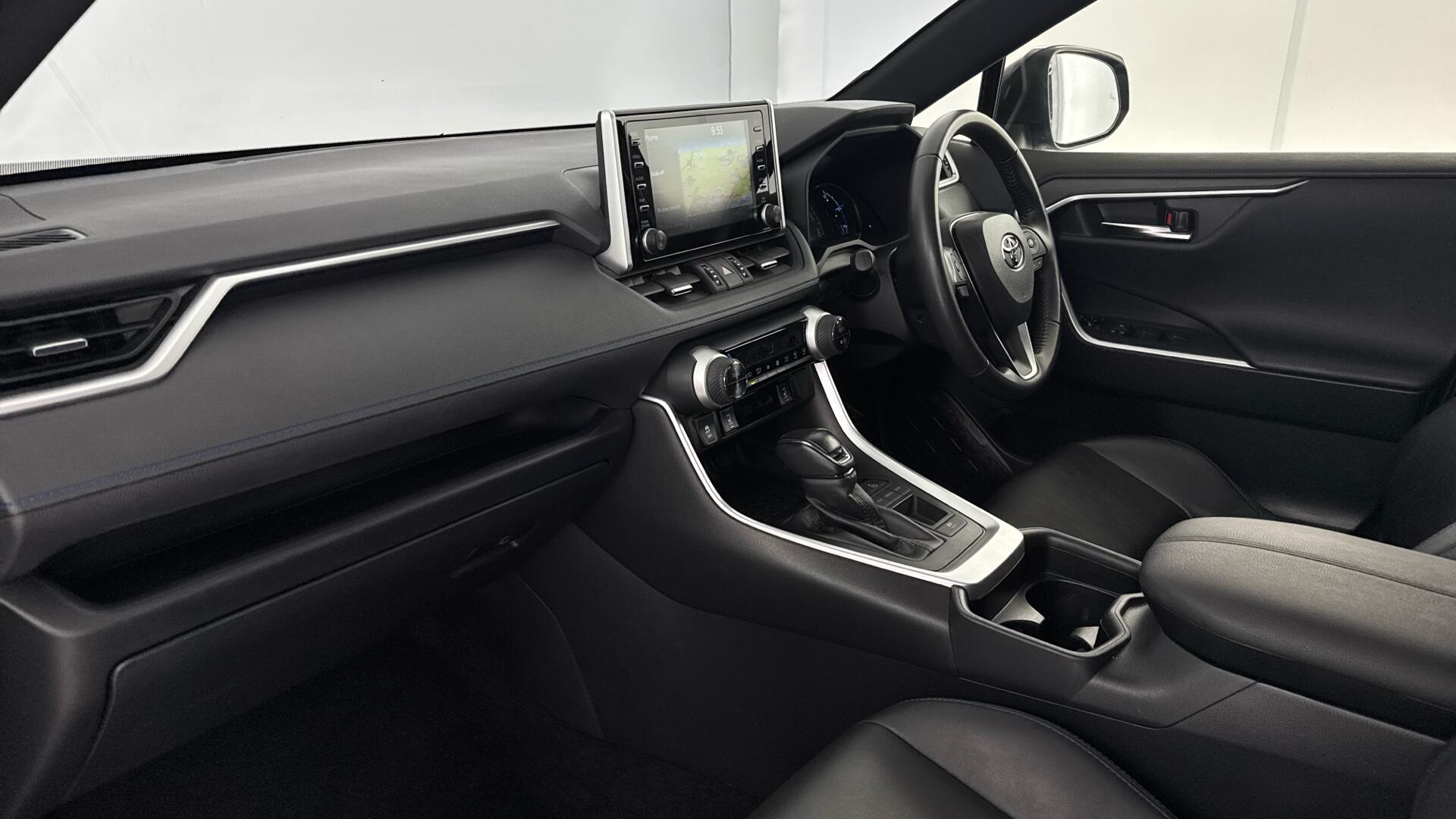 Toyota RAV4 view 10