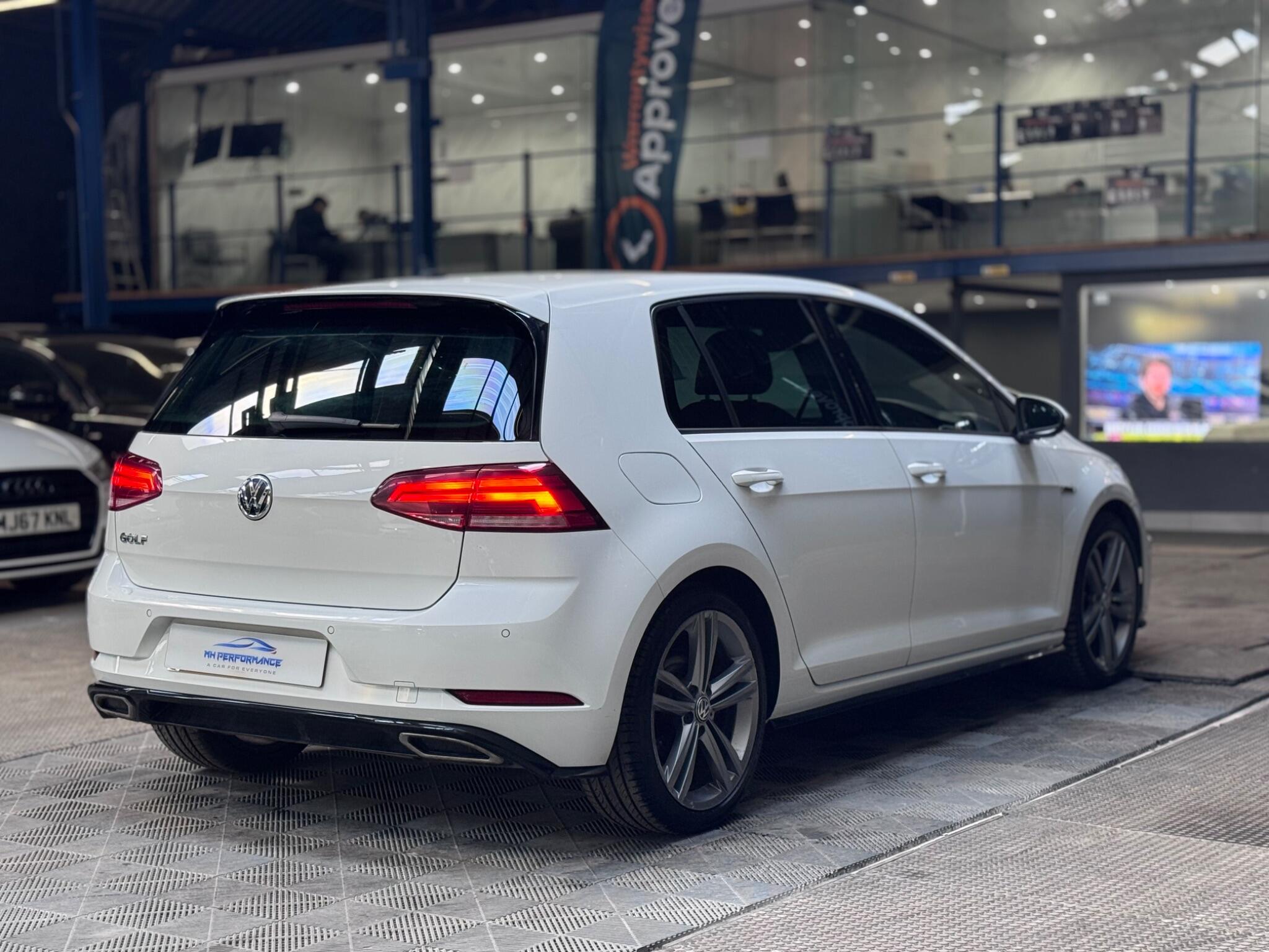 Volkswagen Golf view 8