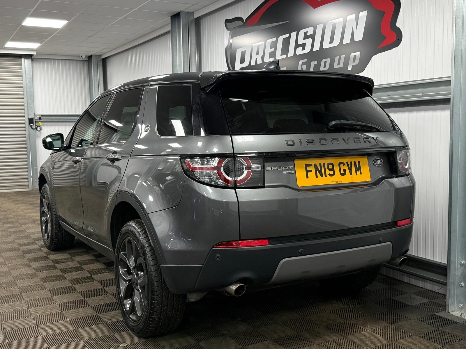 Land Rover Discovery Sport view 5