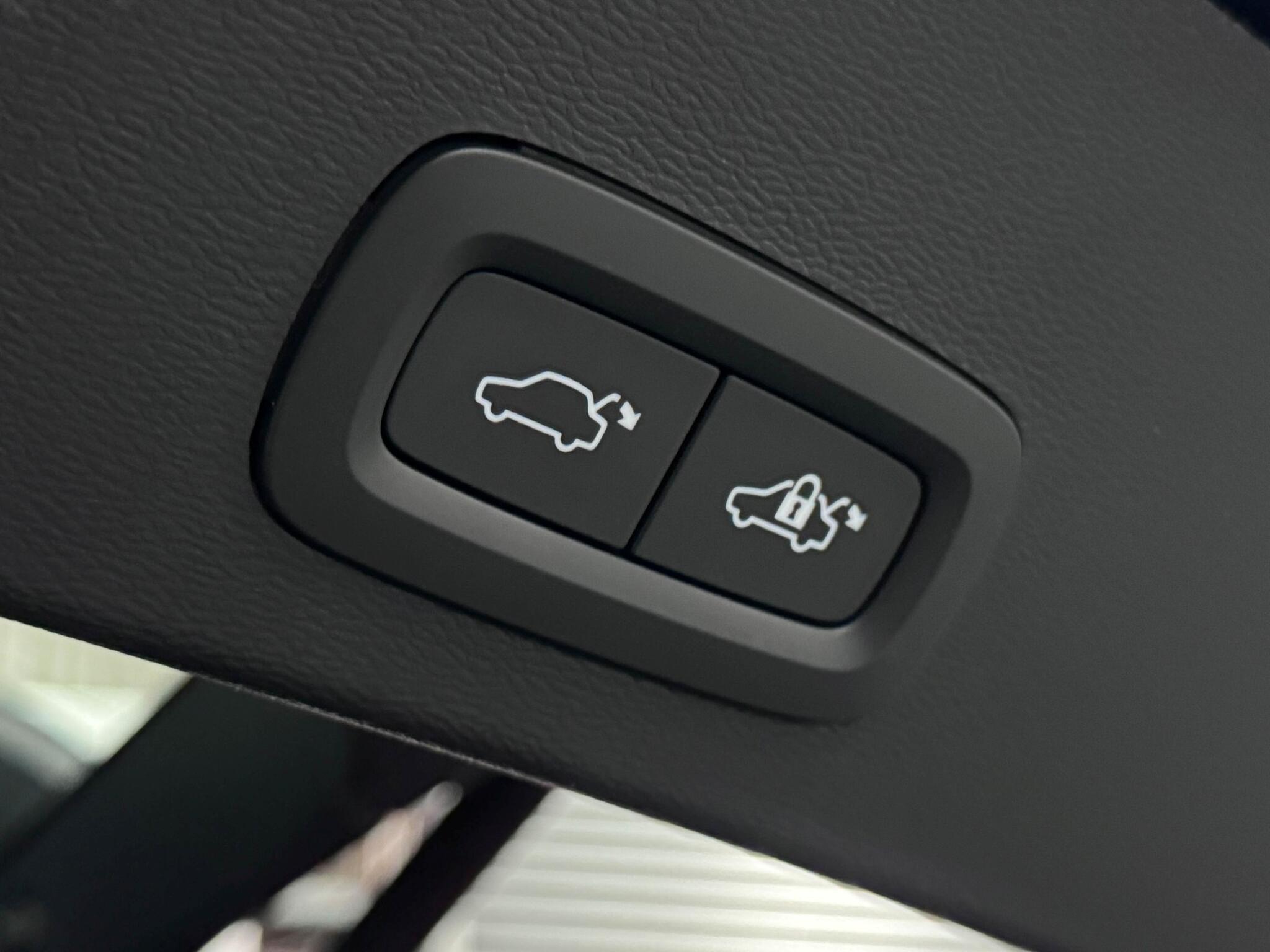 Volvo XC40 view 8