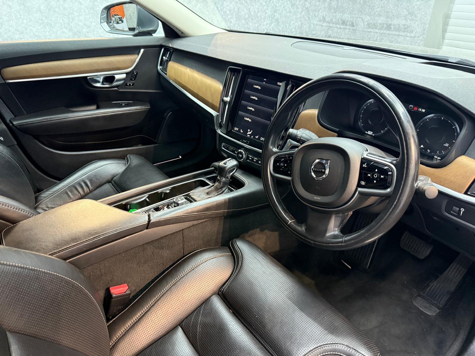 Volvo S90 view 2