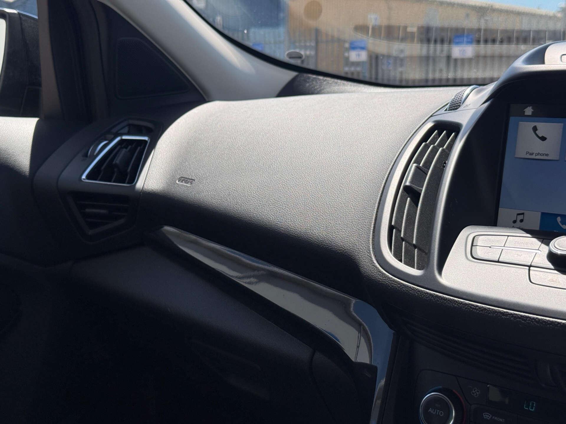 Ford Kuga view 60