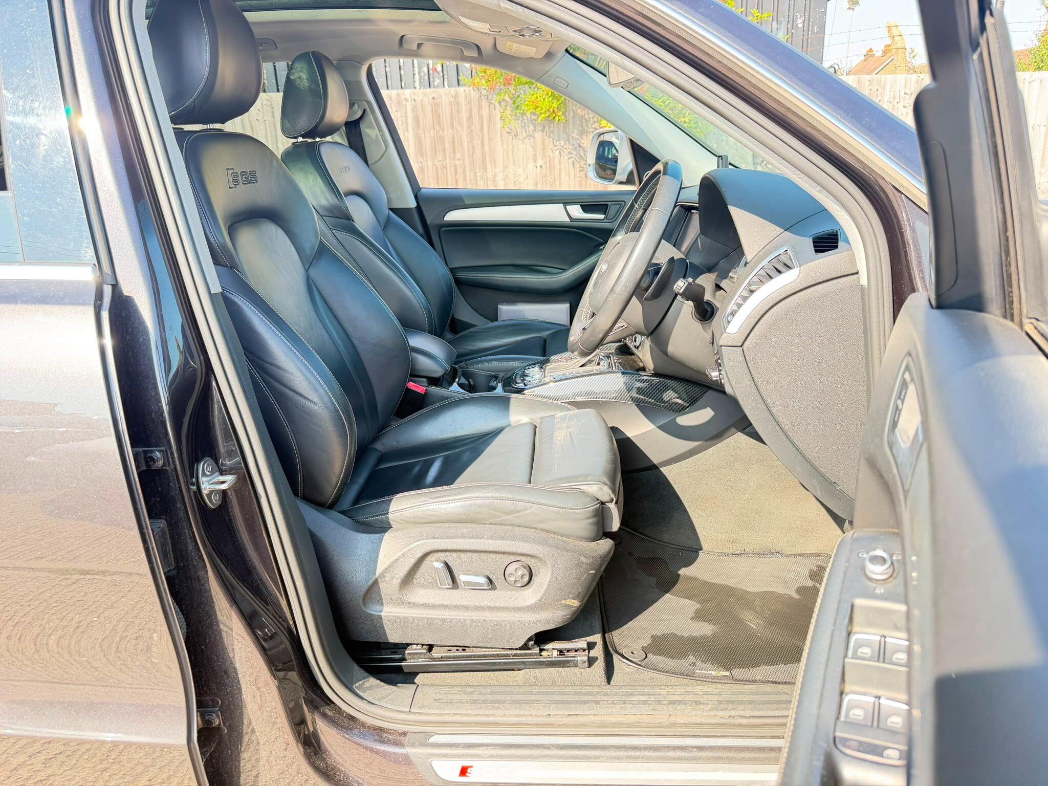 Audi SQ5 view 10