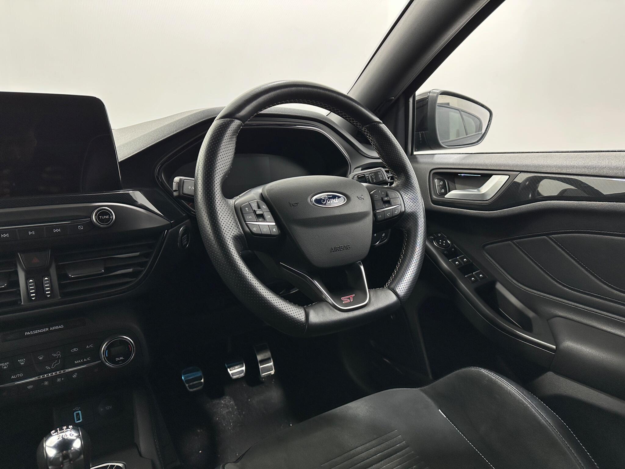 Ford Focus view 12