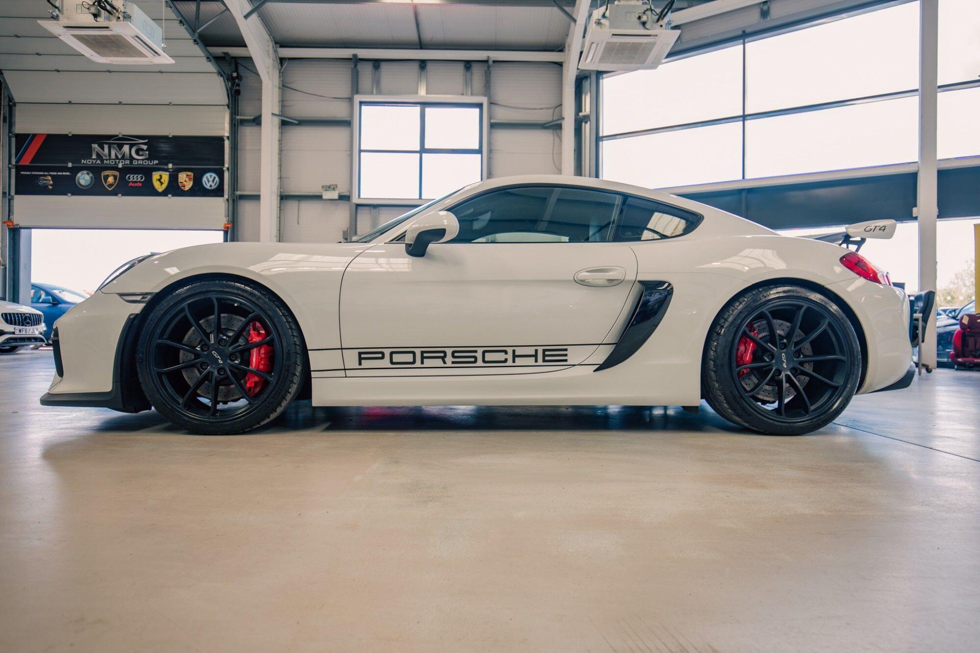 Porsche Cayman view 38