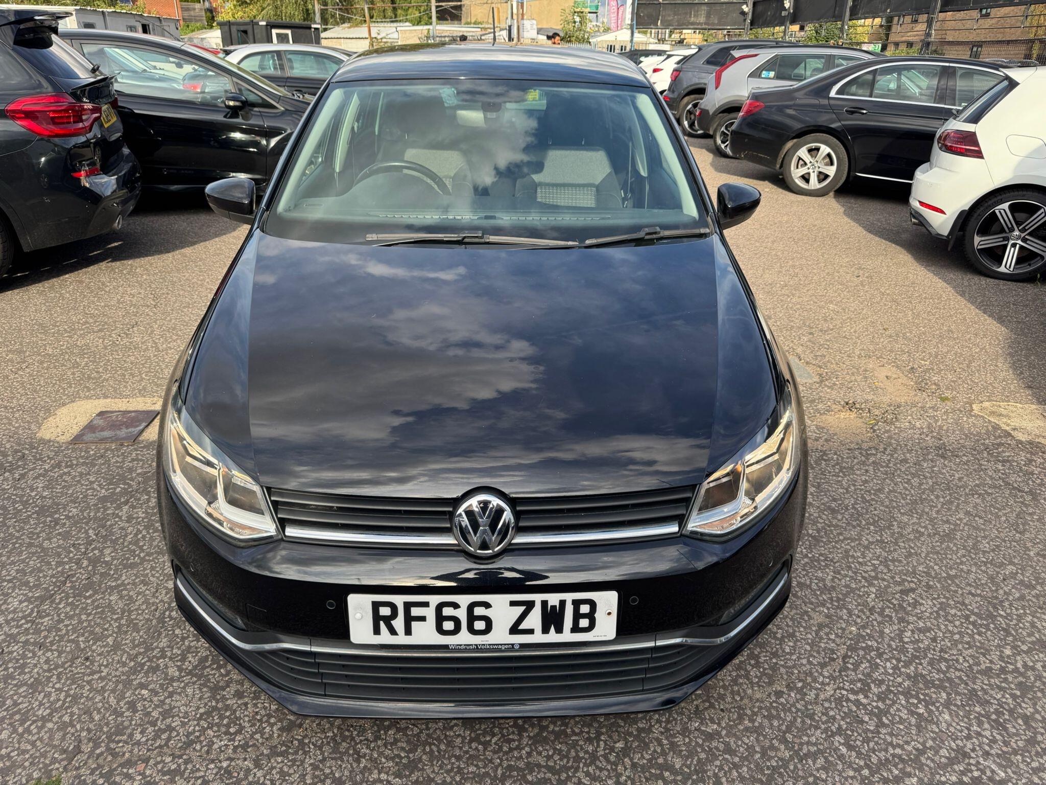 Volkswagen Polo view 4