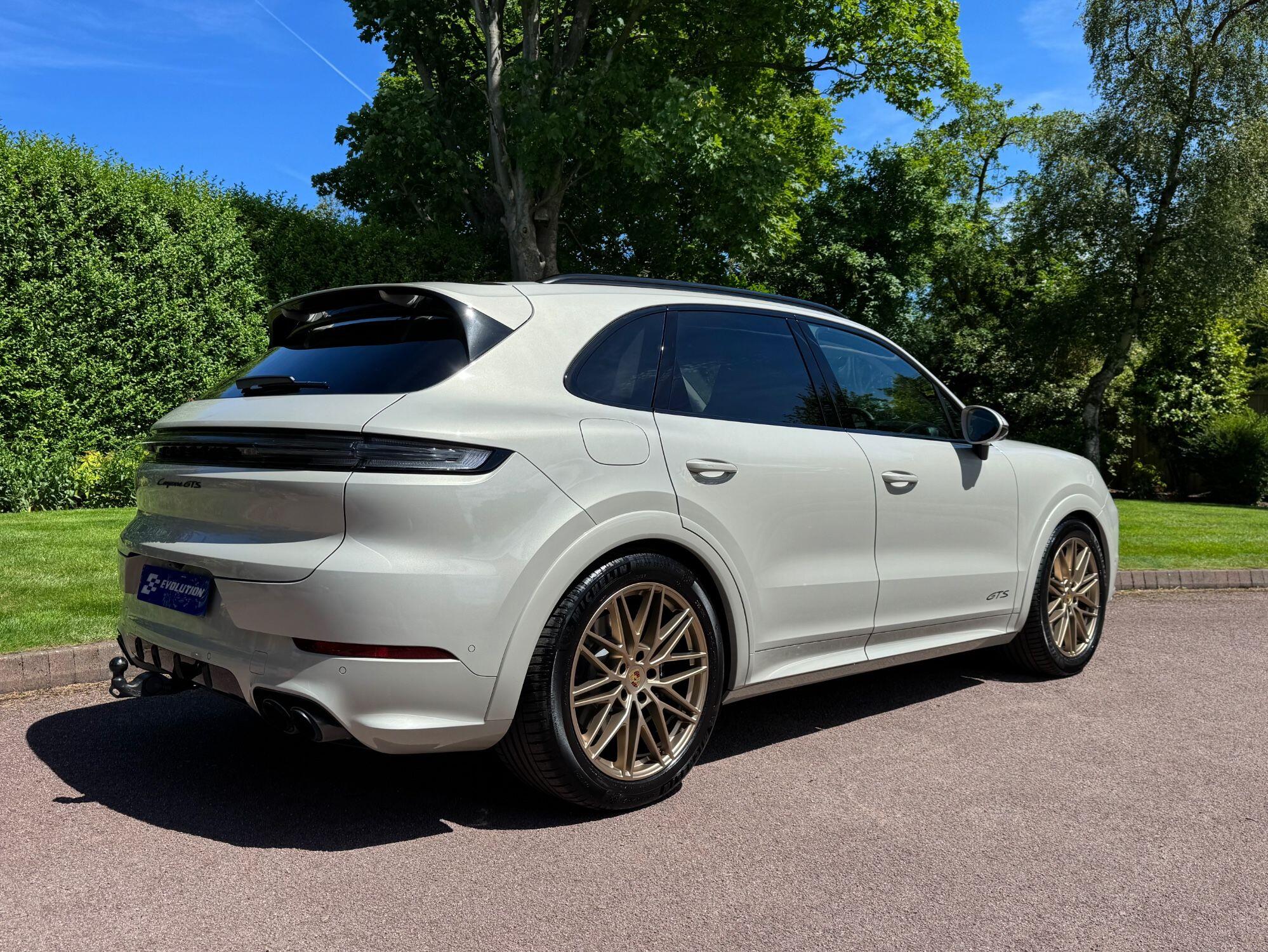 Porsche Cayenne view 12