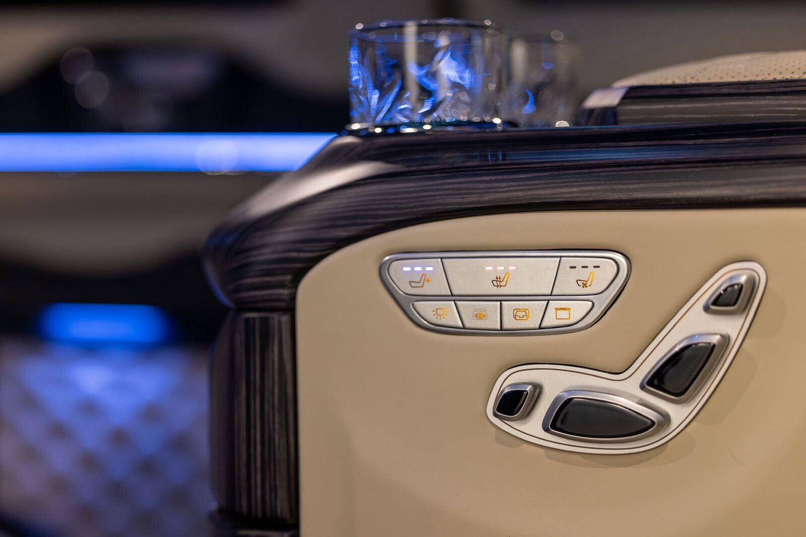 Mercedes-Benz V-Class view 16
