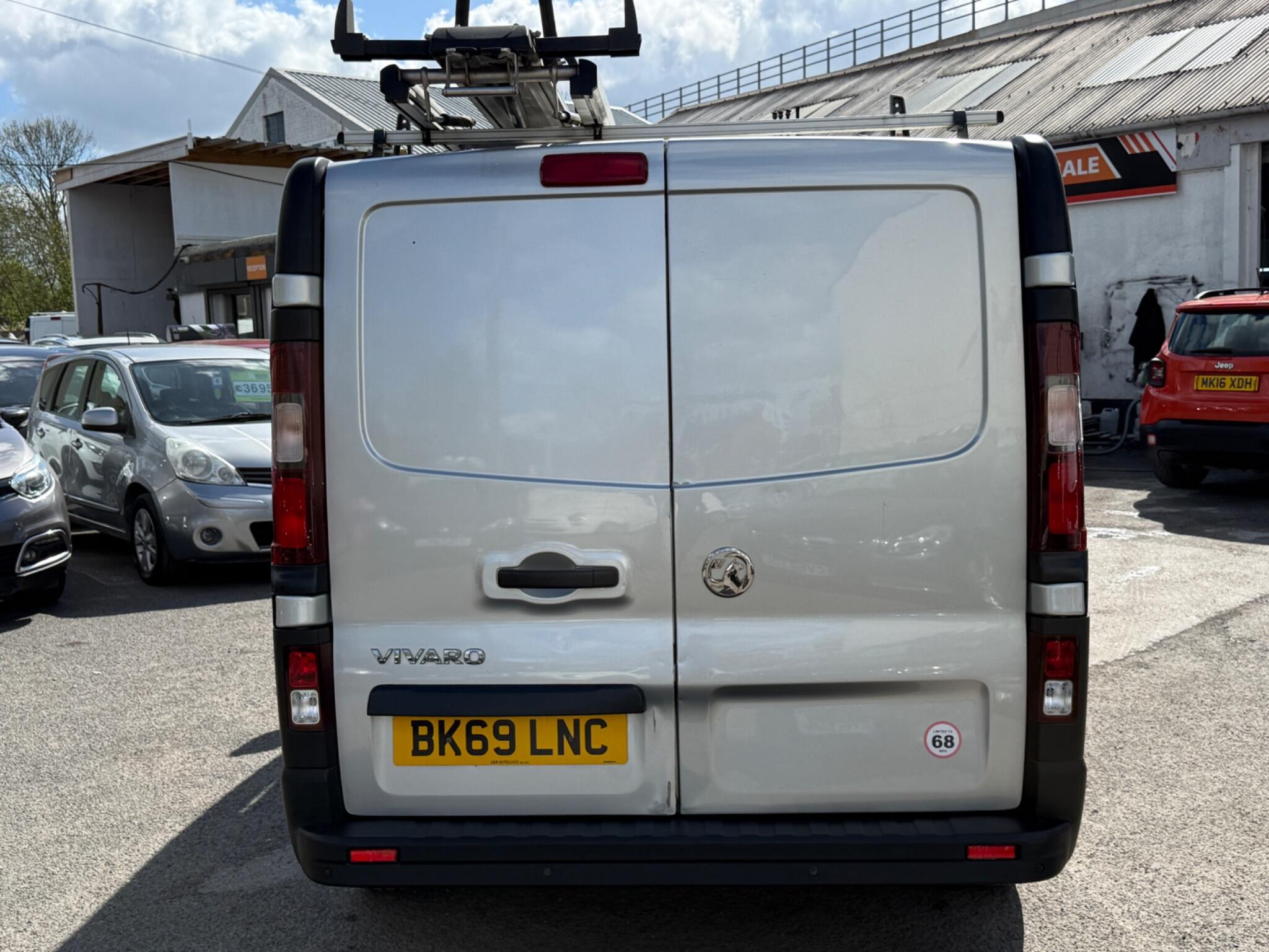 Vauxhall Vivaro - Image 16