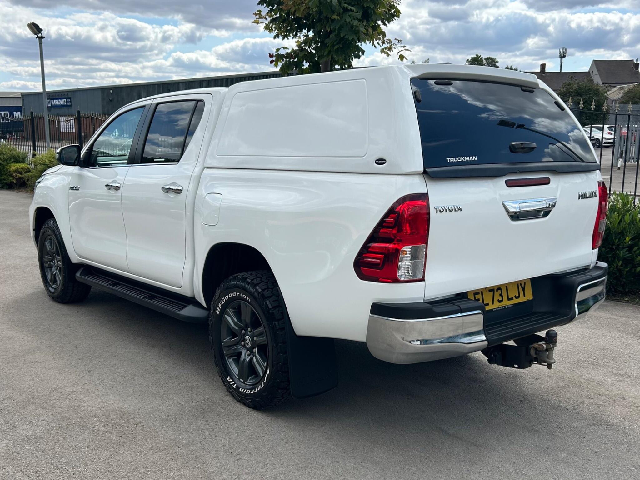 Toyota Hilux view 6