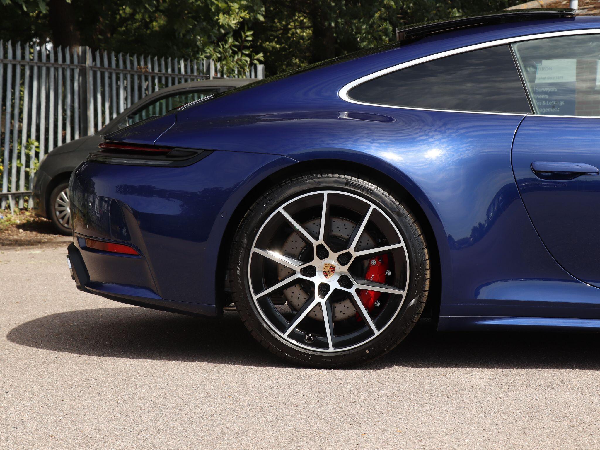 Porsche 911 view 37