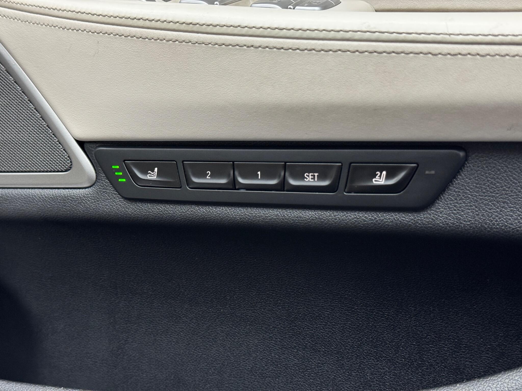 BMW 7 Series view 52