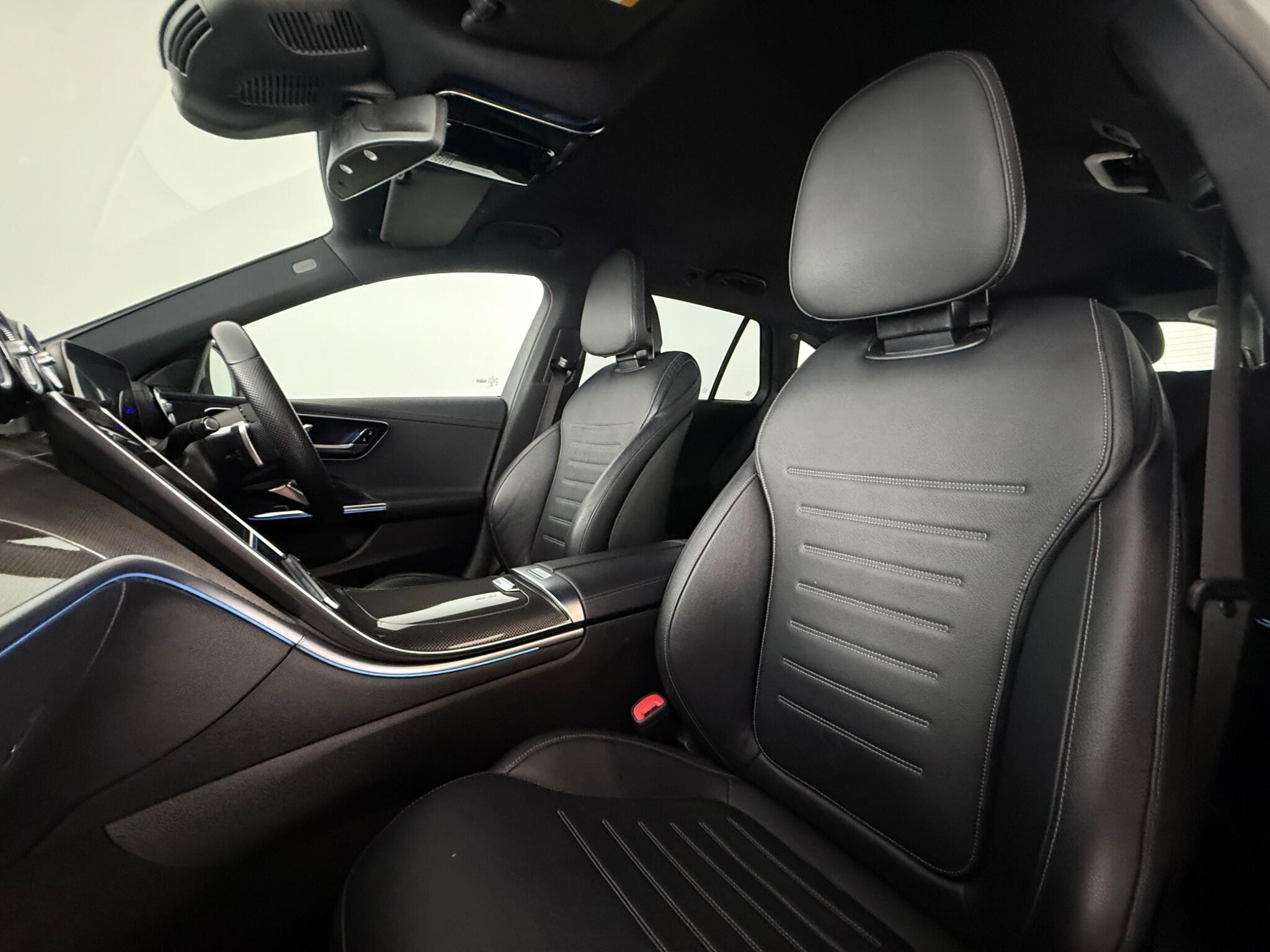 Mercedes-Benz C-Class view 35