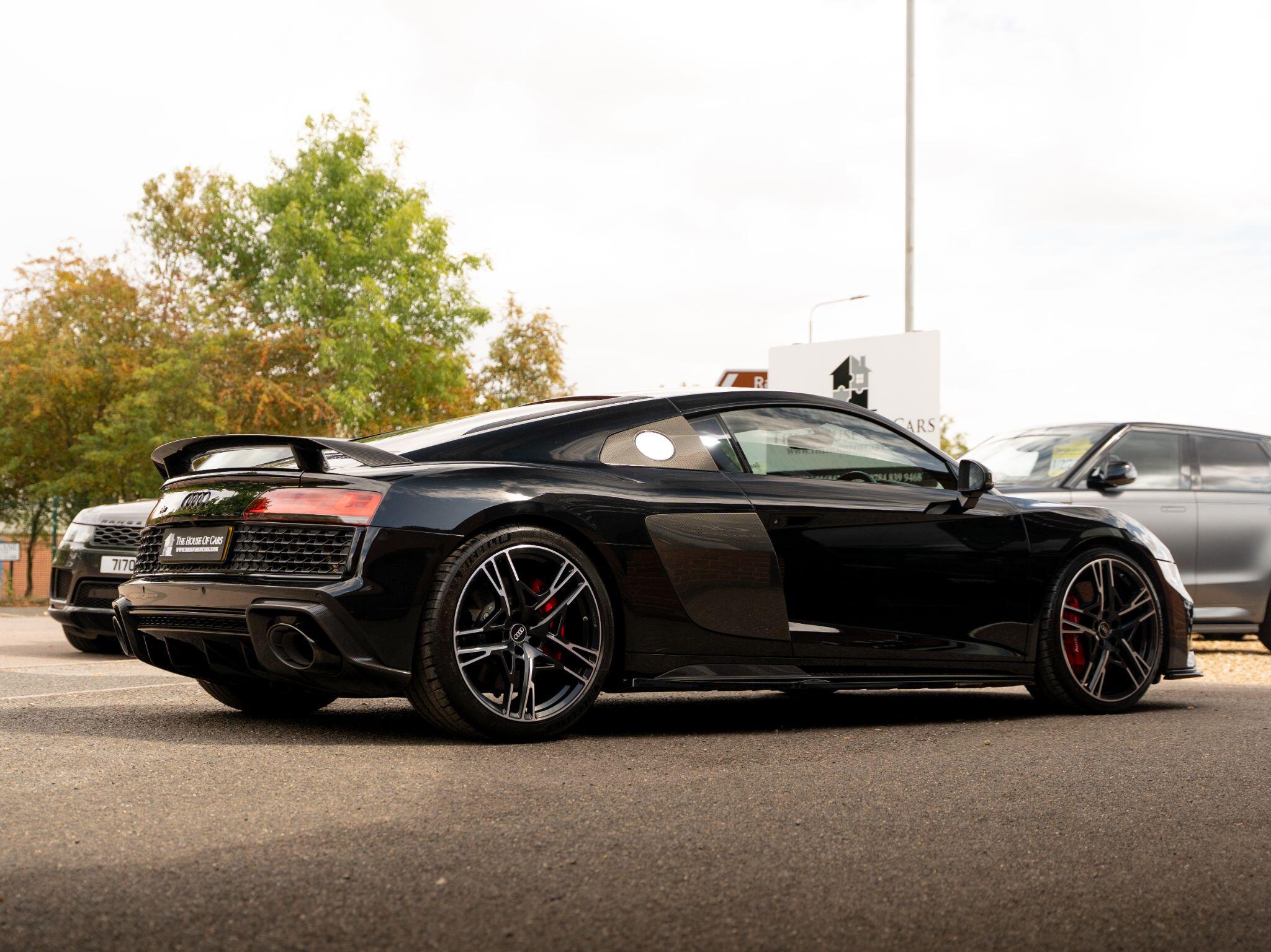 Audi R8 view 16