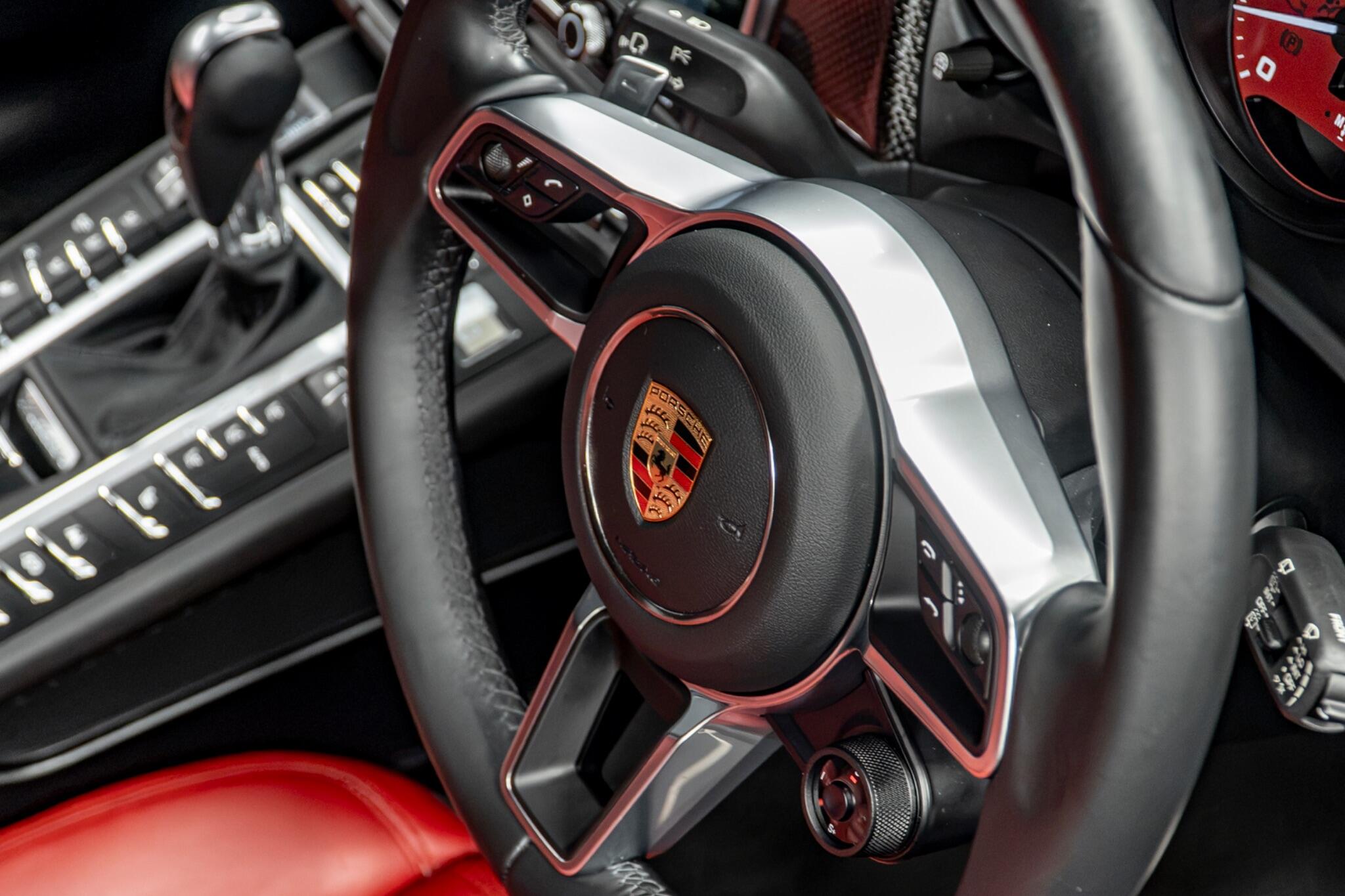 Porsche Macan view 28