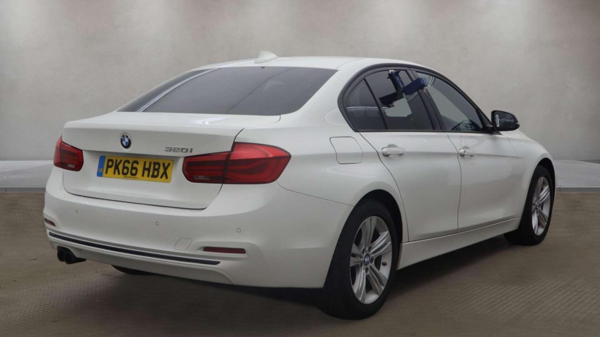 BMW 3 Series view 9