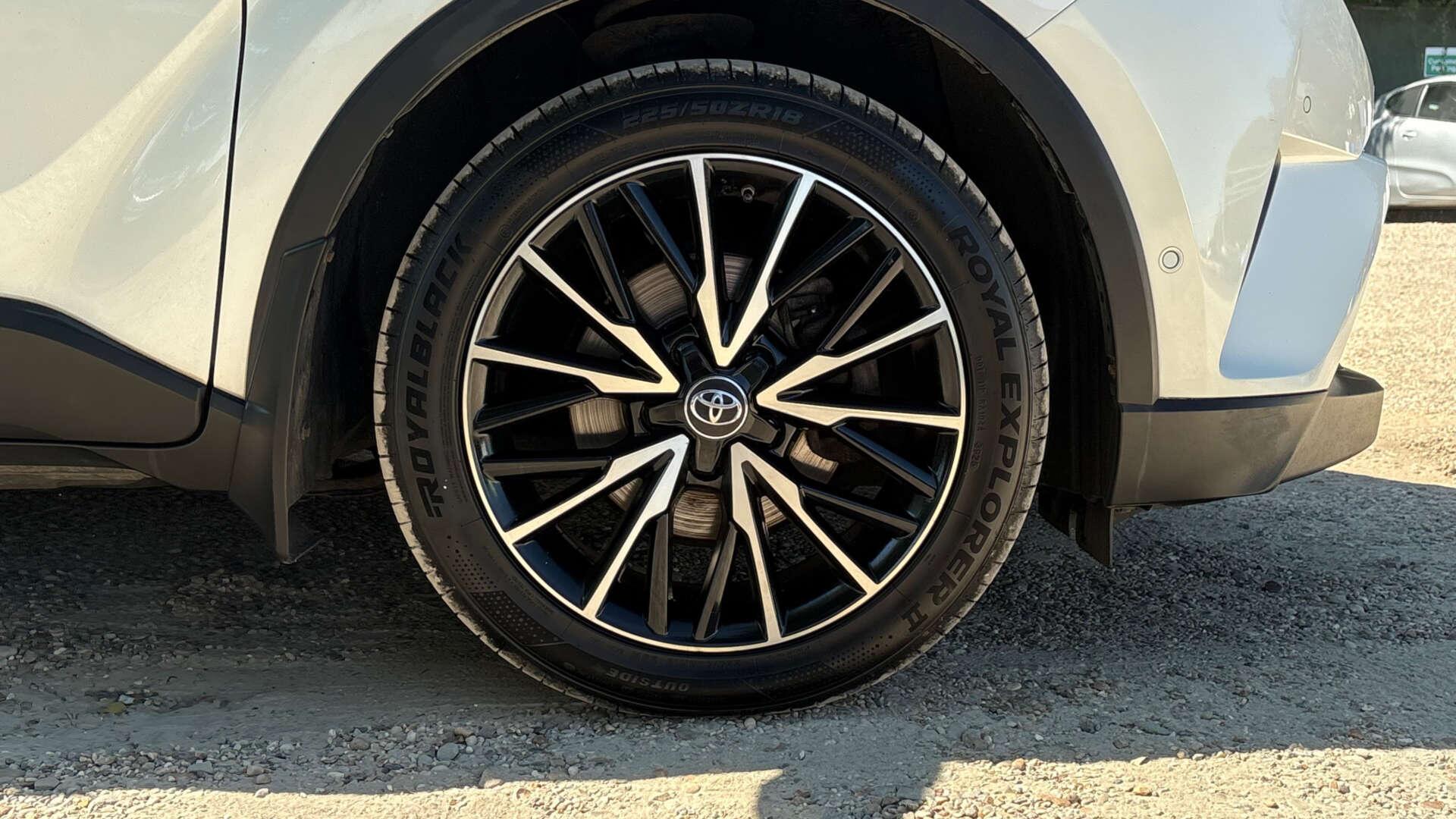 Toyota C-HR view 32