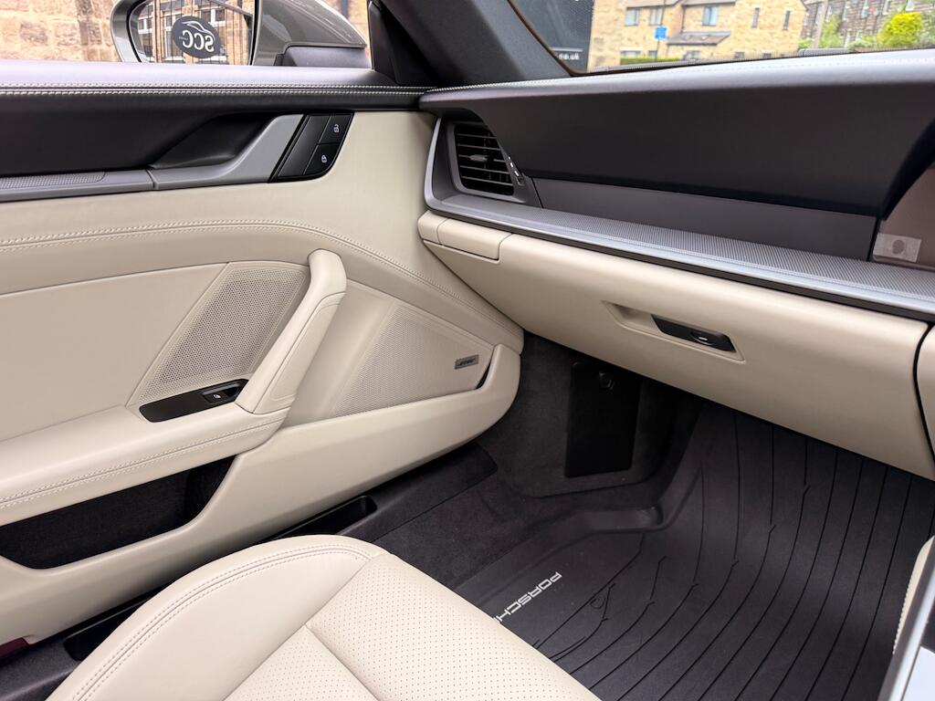 Porsche 911 view 51