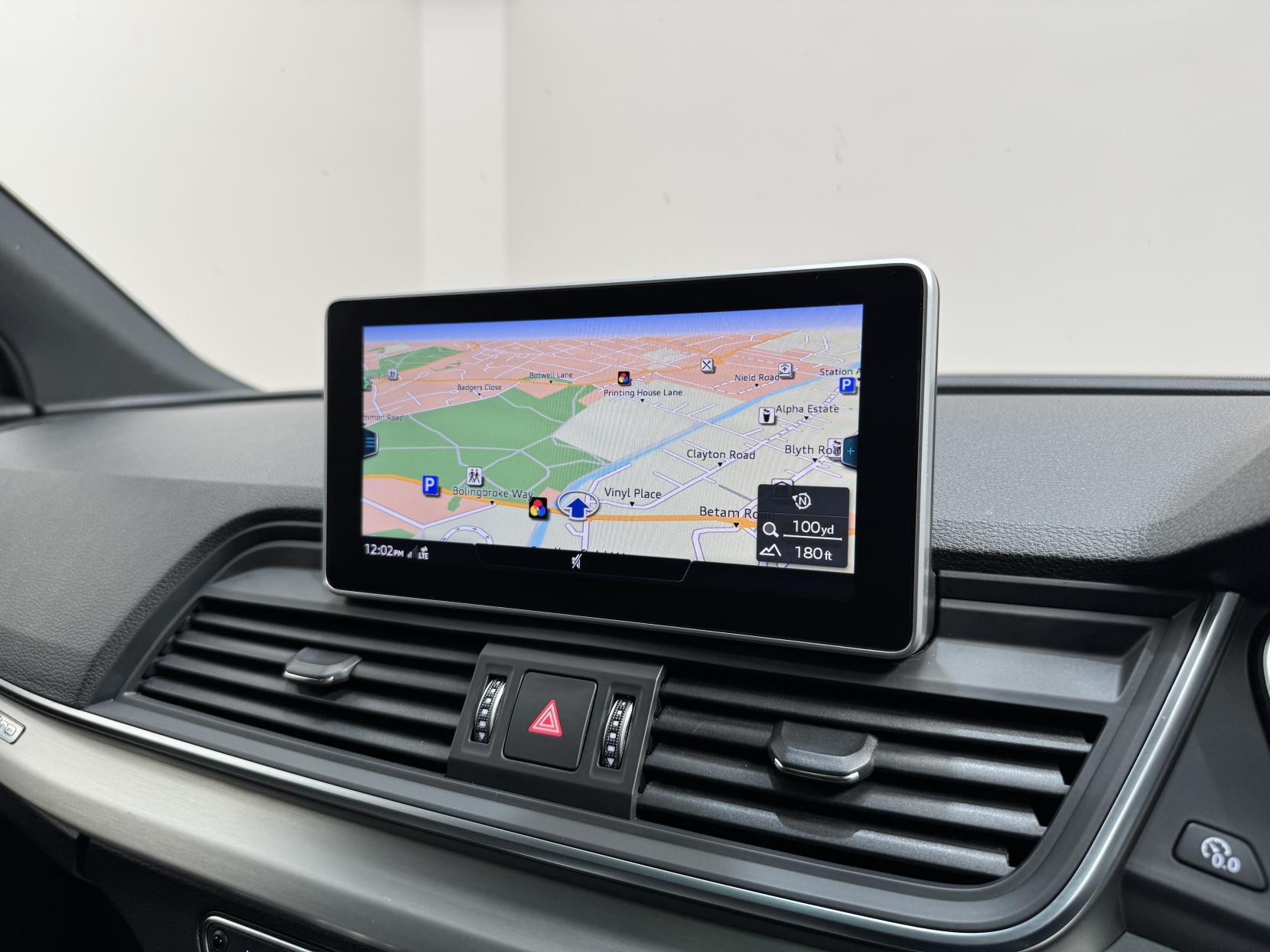 Audi Q5 view 26