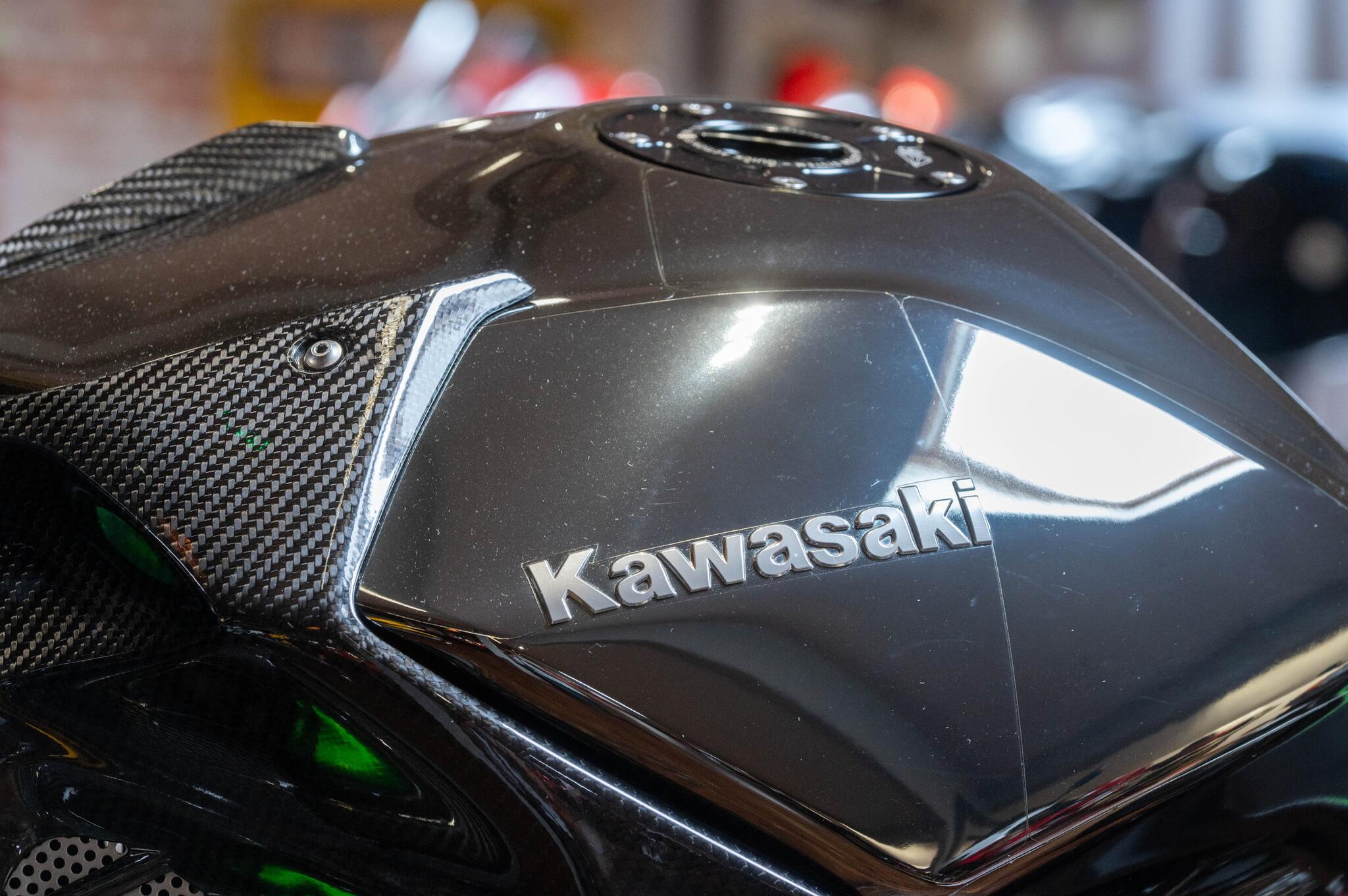 Kawasaki Ninja H2 view 18